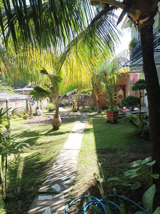 Merendeng Hostel Kuta Kuta  Kültér fotó